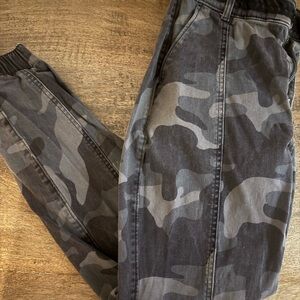 Hollister Ultra High-Rise Camo Pants